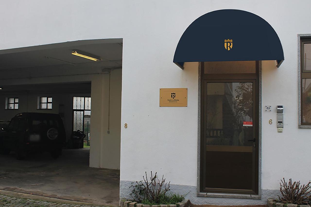 לינה וארוחת בוקר טרנקוזו Vale A Pena Residencial מראה חיצוני תמונה
